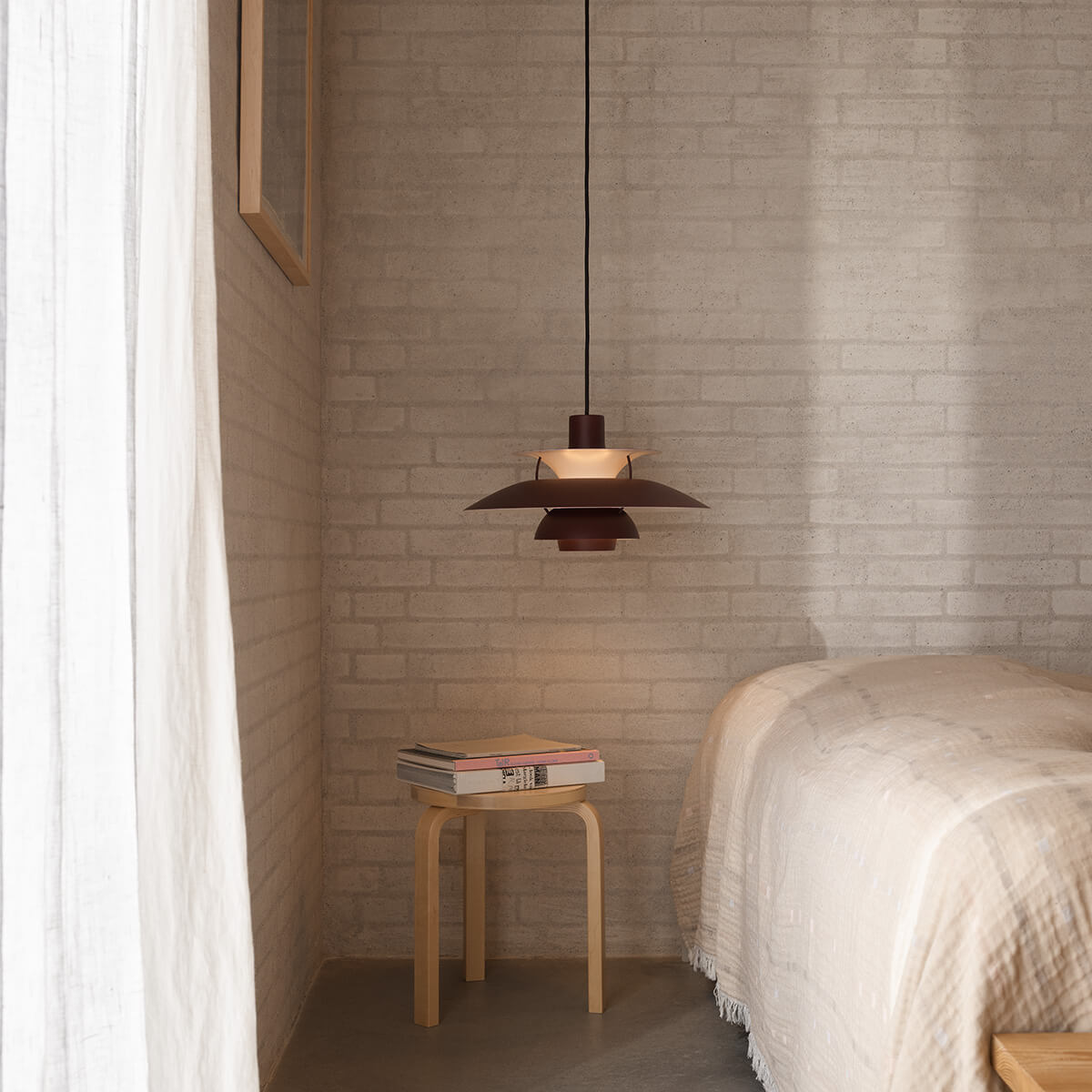 Louis Poulsen PH 5 Monochrome Pendelleuchte, burgunder