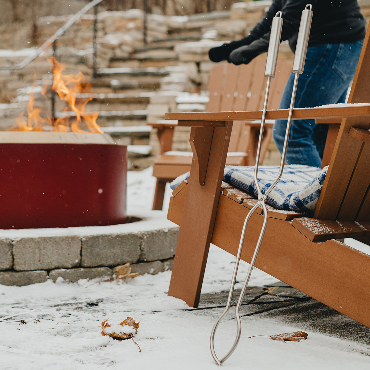 Solo Stove Yukon 2.0 Feuerschale mit Standfuß, Mulberry (rot) (Feuerschalen Werkzeug als Zubehör erhältlich)