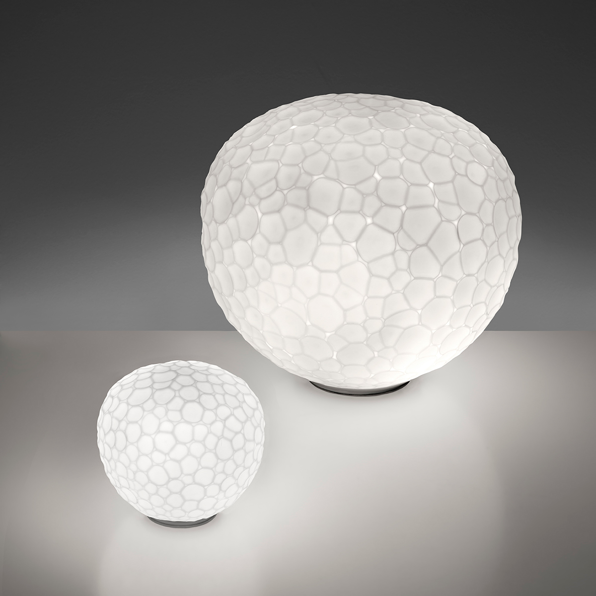 Artemide Design Meteorite Tavolo Ø: 15,2 cm und Ø: 48 cm, weiß
