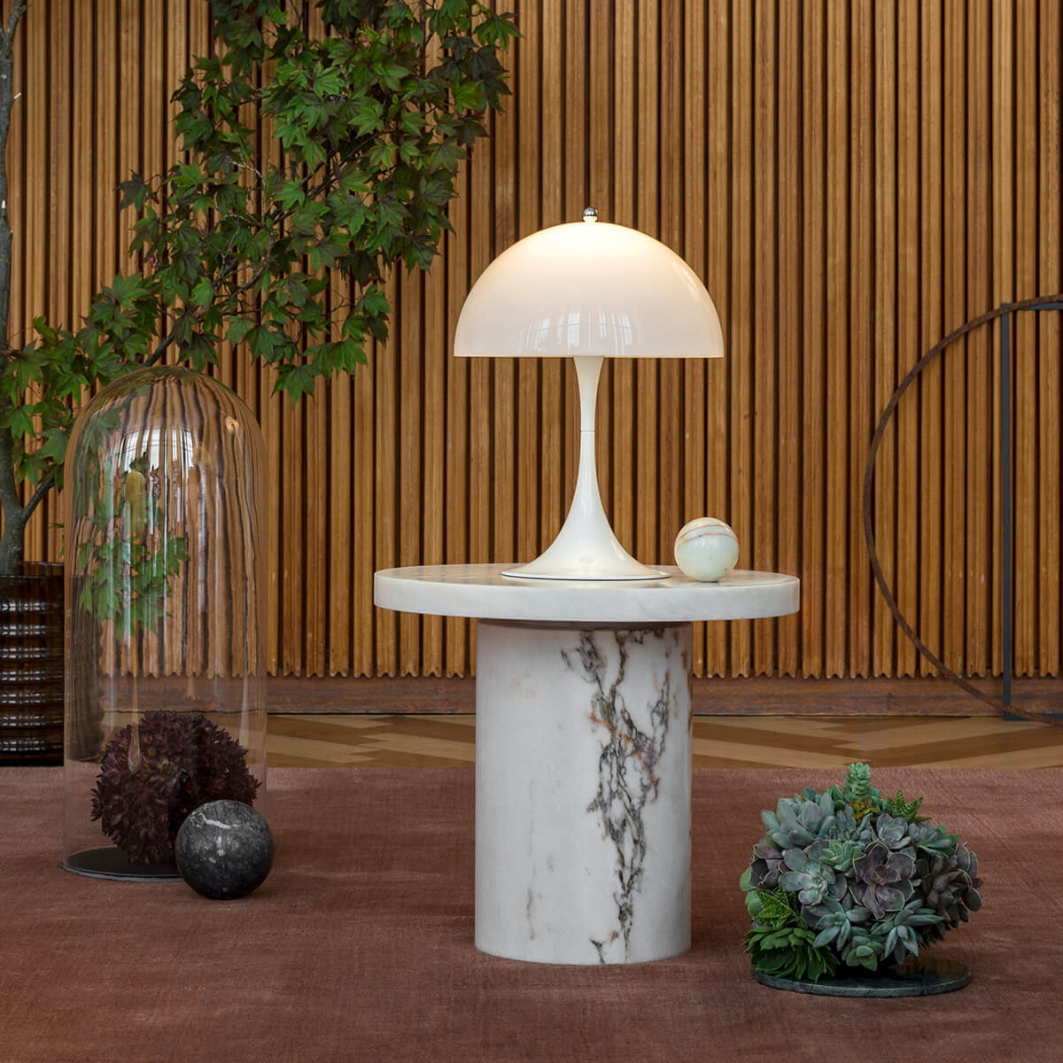 Louis Poulsen Panthella 250 LED Tischleuchte, Acryl opalweiß – Design by Verner Panton