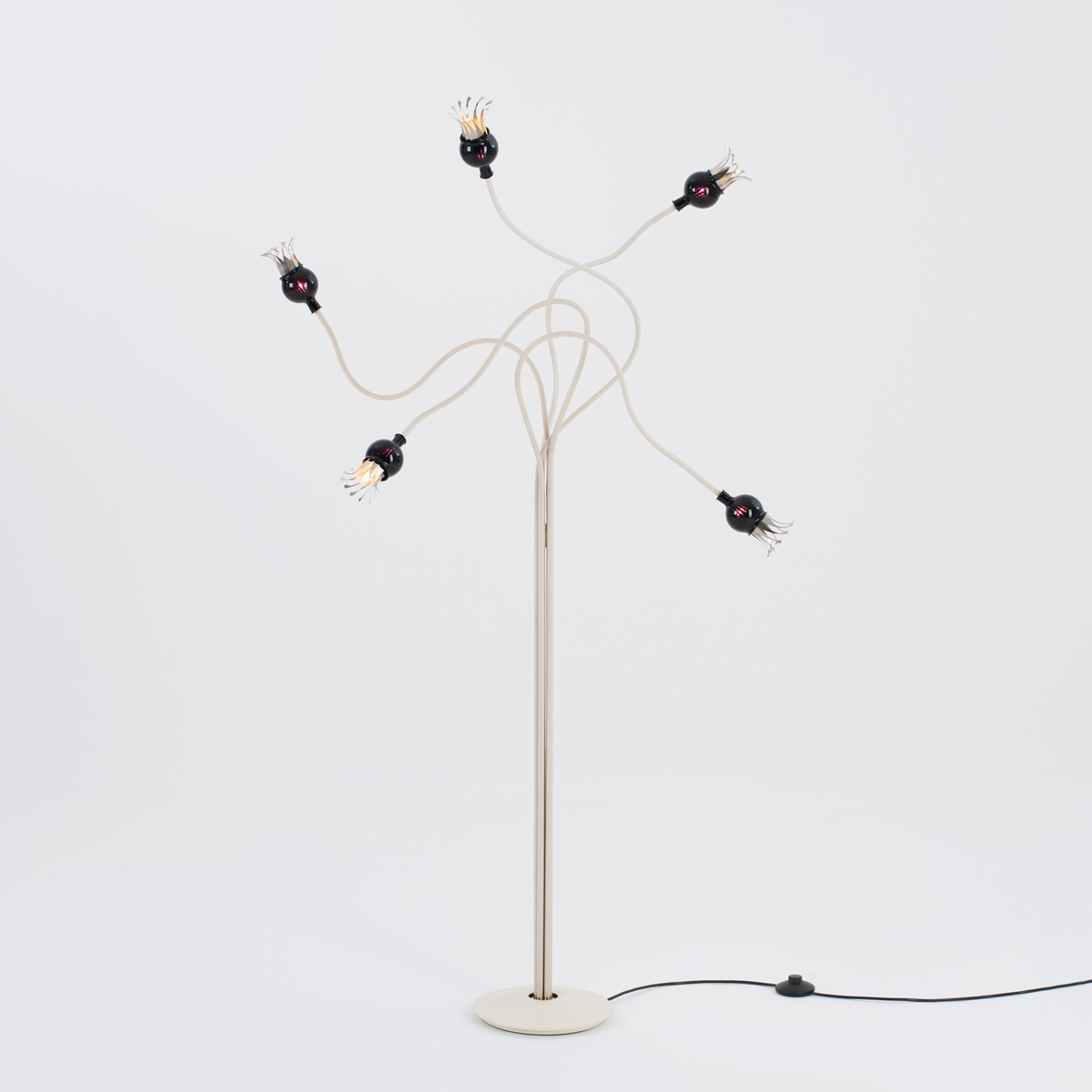 Serien.lighting Poppy Floor 5 Stehleuchte, Schirme: violett, Arme: beige