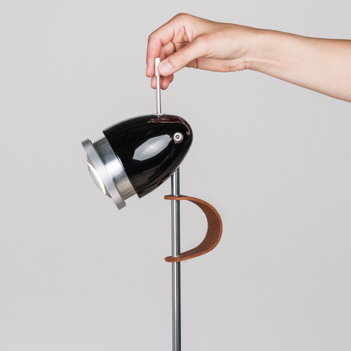 Less'n'more Ylux LED Stehleuchte, Kopf: schwarz glänzend, Drehdimmer