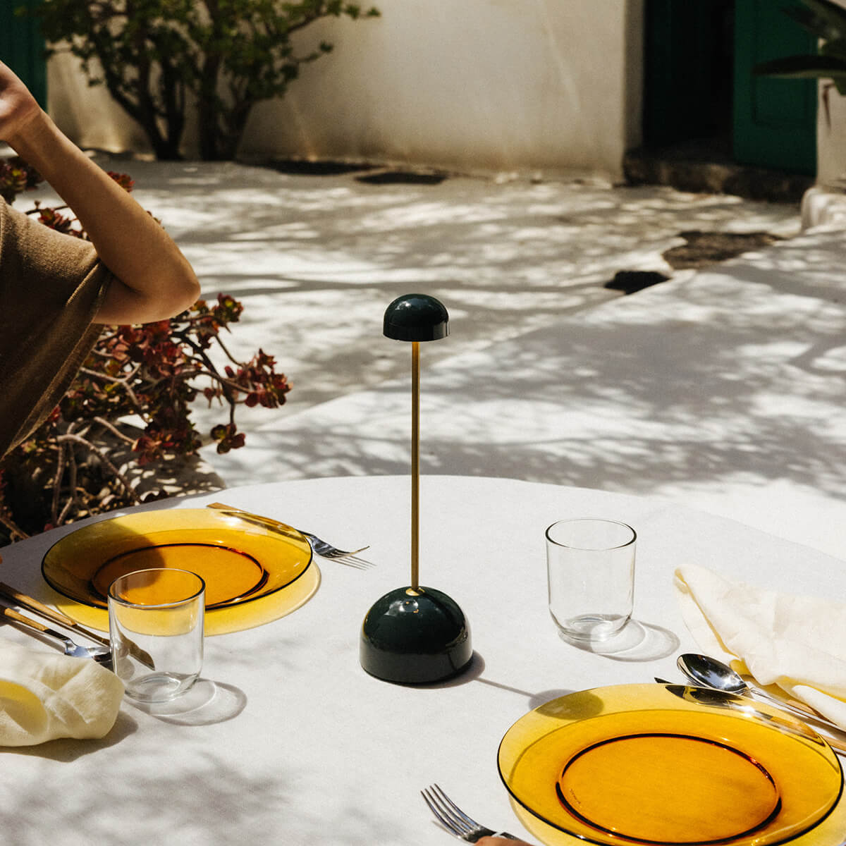 Marset Sips LED Akkuleuchte, grün / Gold