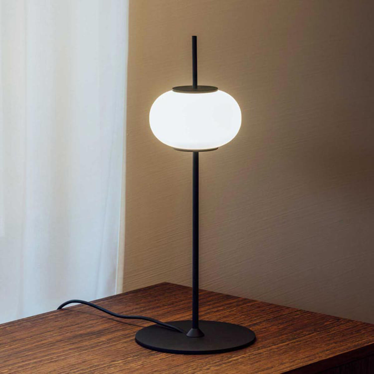 Milan Astros Tischleuchte, schwarz matt