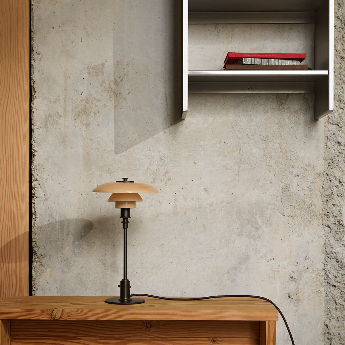 Louis Poulsen PH 2/1 Tischleuchte Limited Edition, Altmessing / Glas dusty terracotta