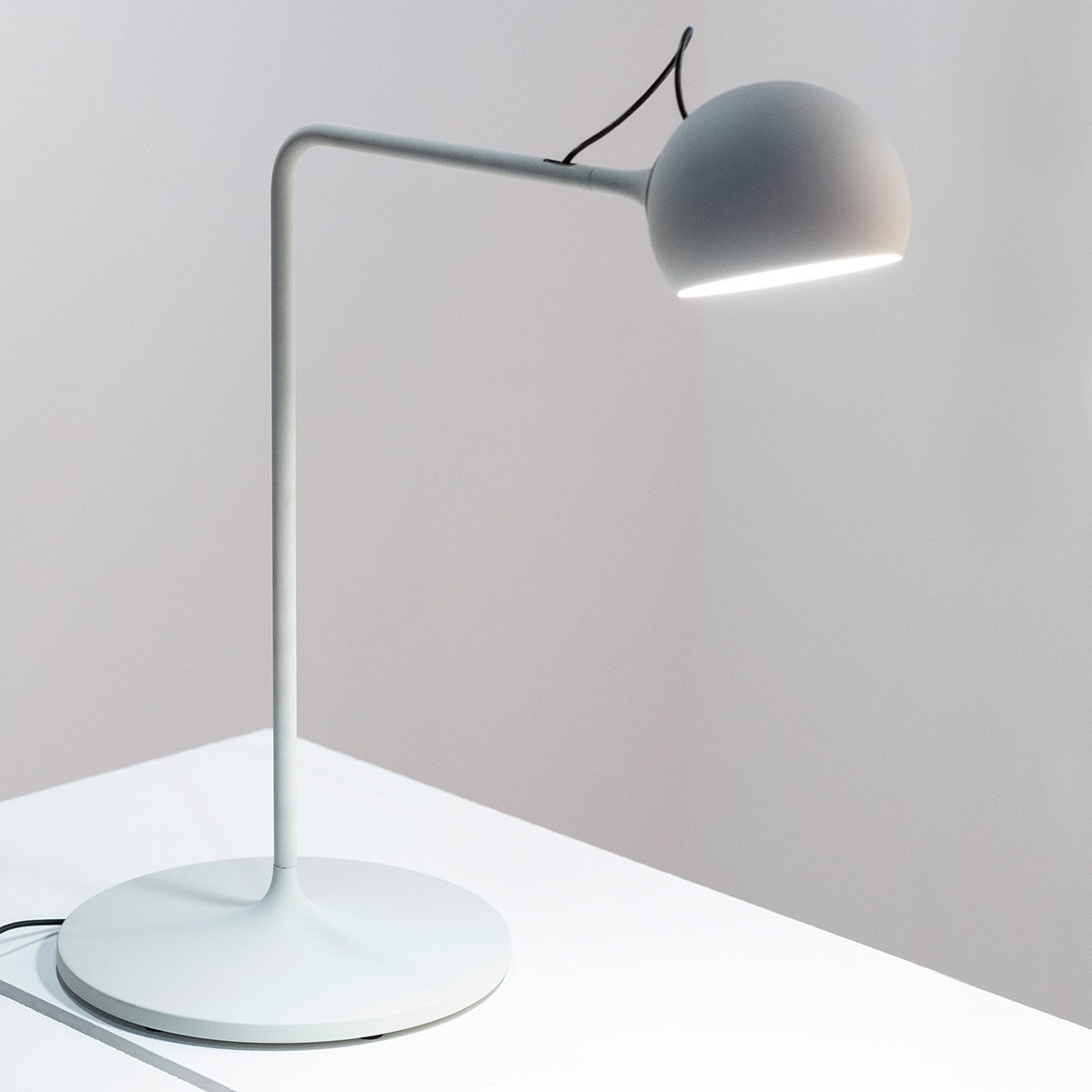 Artemide Ixa LED Tavolo, weißgrau
