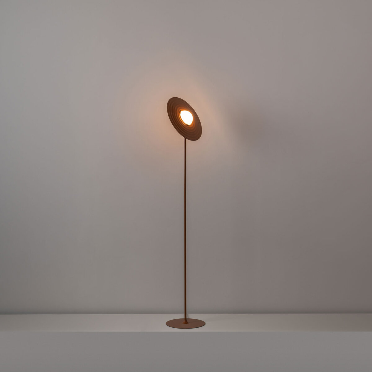 Milan Symphony Stehleuchte, Höhe: 130 cm, Ø: 30 cm, Kupfer