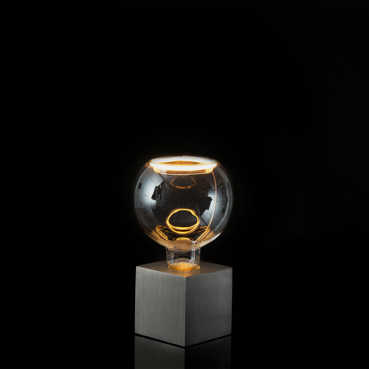 Sompex Cubic Tischleuchte mit Segula LED Floating Globe 125 klar, Aluminium (inbegriffen) (©Leuchtenland.com)