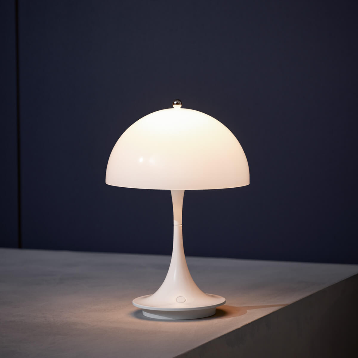 Louis Poulsen Panthella 160 Portable V2 LED Akkuleuchte, Acryl opalweiß – Design by Verner Panton