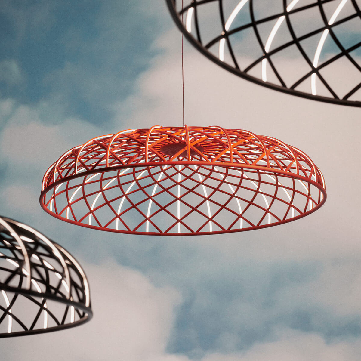 Flos Skynest LED Pendelleuchte, ziegelrot und anthrazit (©Alessandro Oliva)