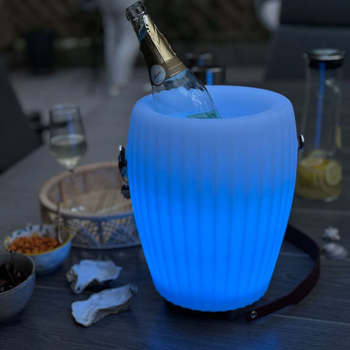 Joouls The Joouly Bowl M LED Akkuleuchte mit optionalem Tauwerkgriff, beige natur (©Leuchtenland.com)