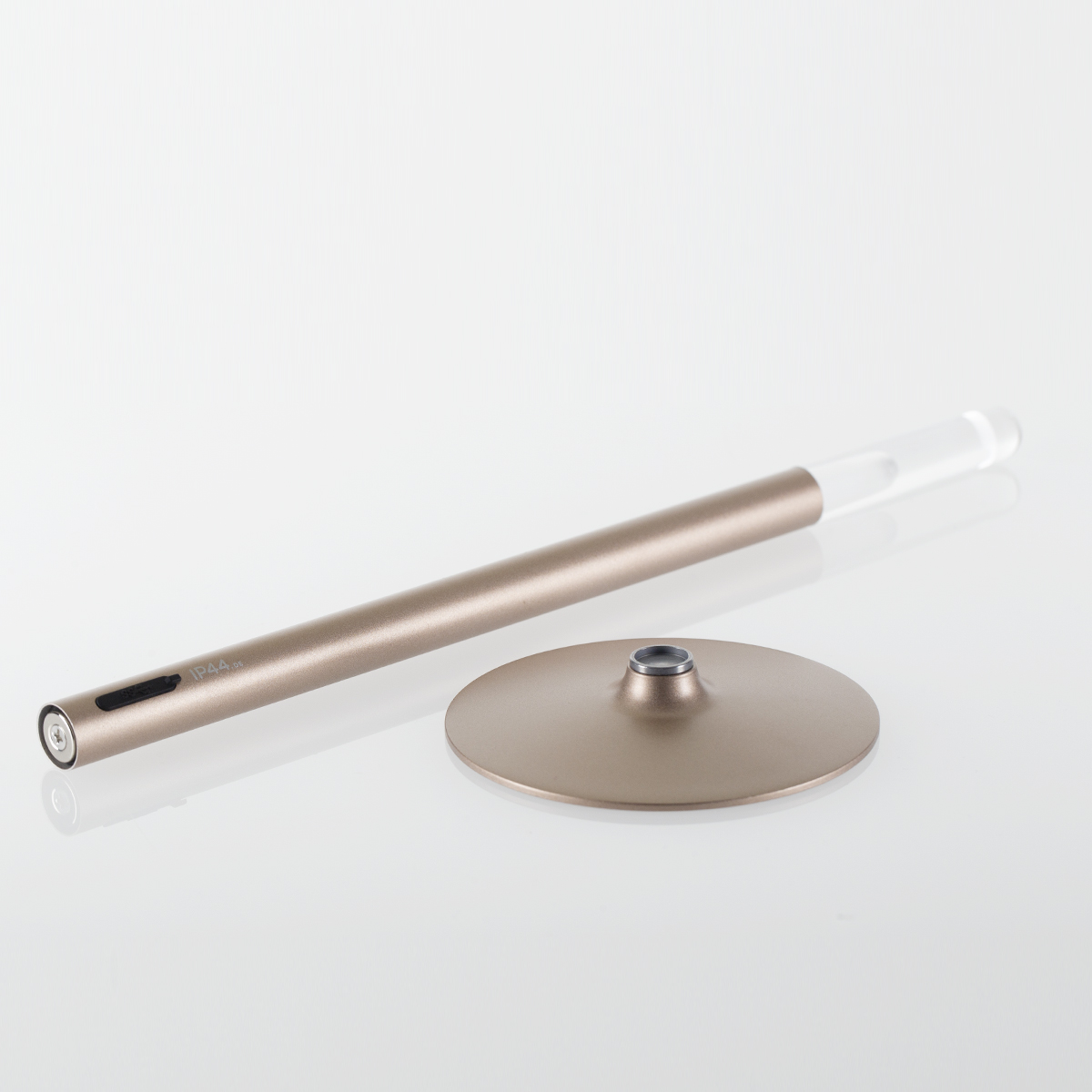 IP44.DE Glim LED Akkuleuchte, bright bronze (Bronze), mit abnehmbarem Fuß (magnetisch) (©Leuchtenland.com)