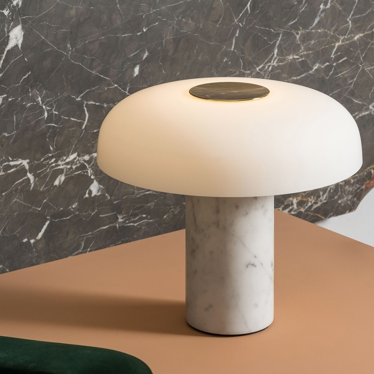 Fontana Arte Tropico Media LED Tischleuchte, Carrara-Marmor weiß