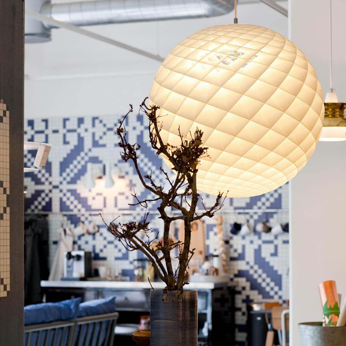 Louis Poulsen Patera LED Pendelleuchte, weiß matt