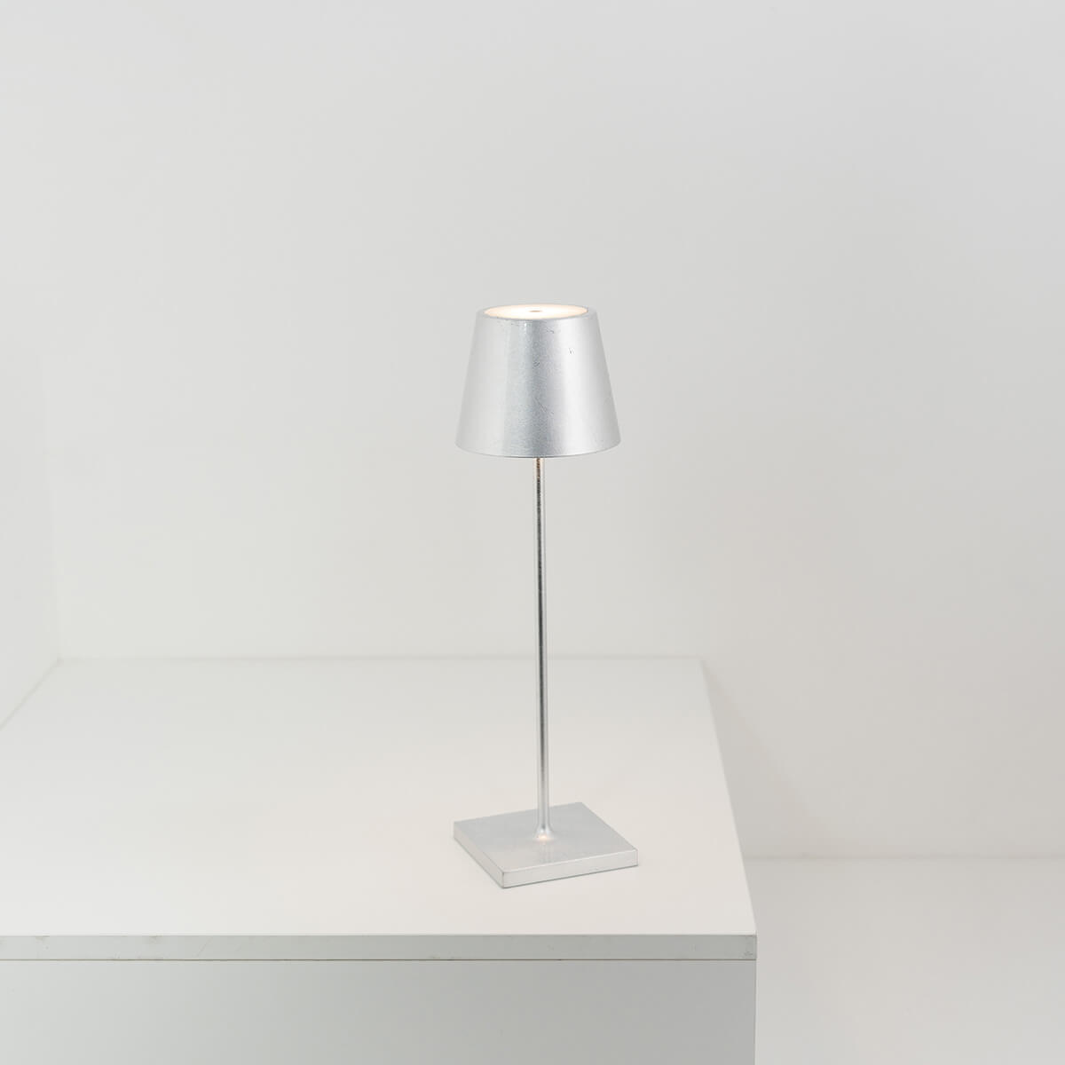 Zafferano AiLati Poldina Pro LED Akkuleuchte, Blattsilber