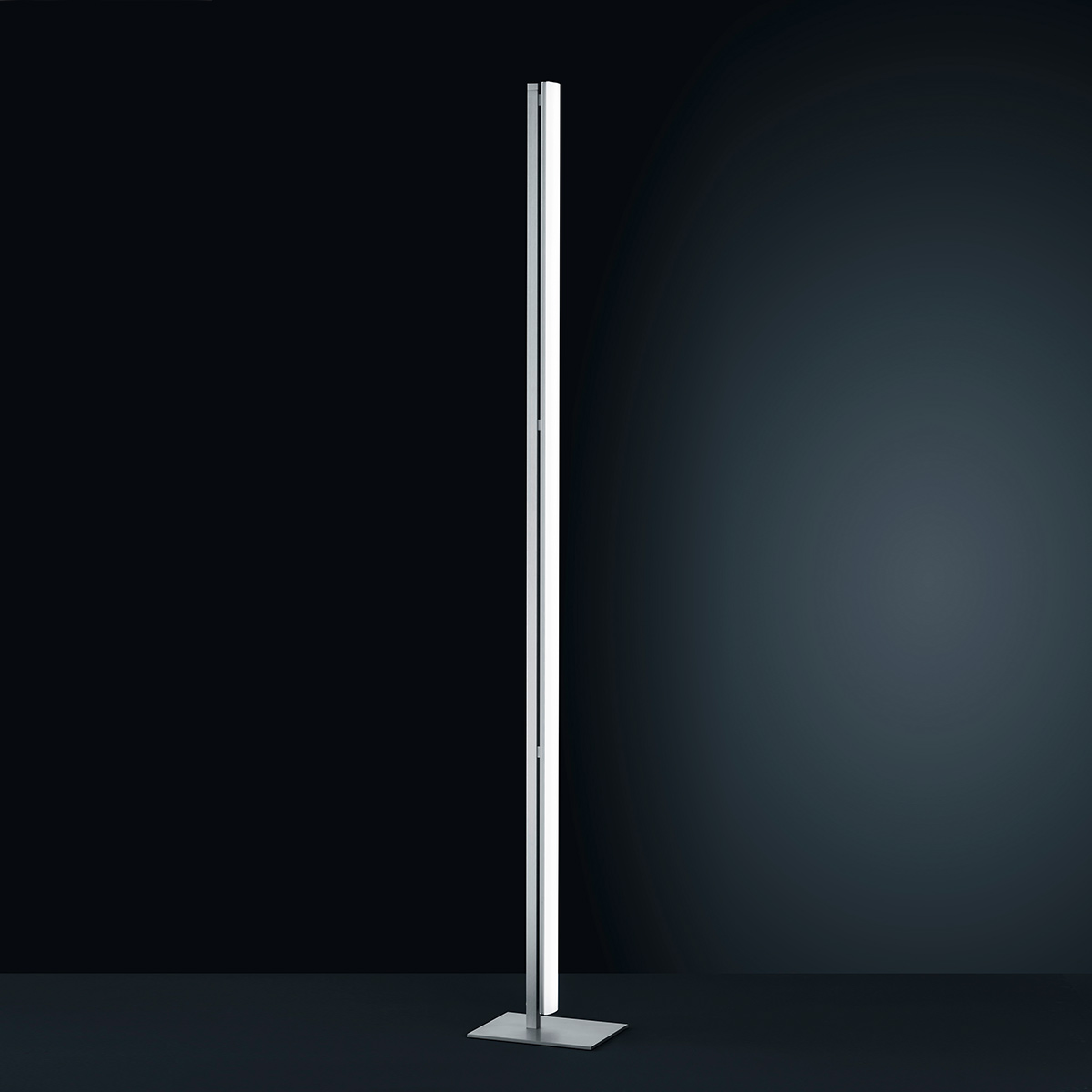 Helestar Venta LED Stehleuchte, Nickel matt / Chrom