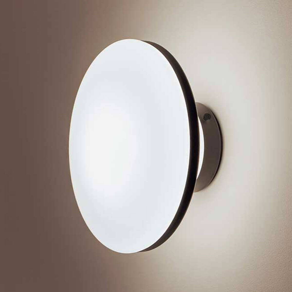 Milan Geyser Wand- / Deckenleuchte, schwarz matt / Opalglas satiniert