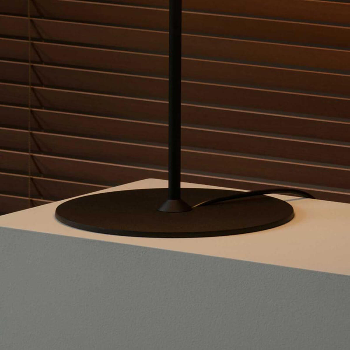 Milan Astros Tischleuchte, schwarz matt, Sockel