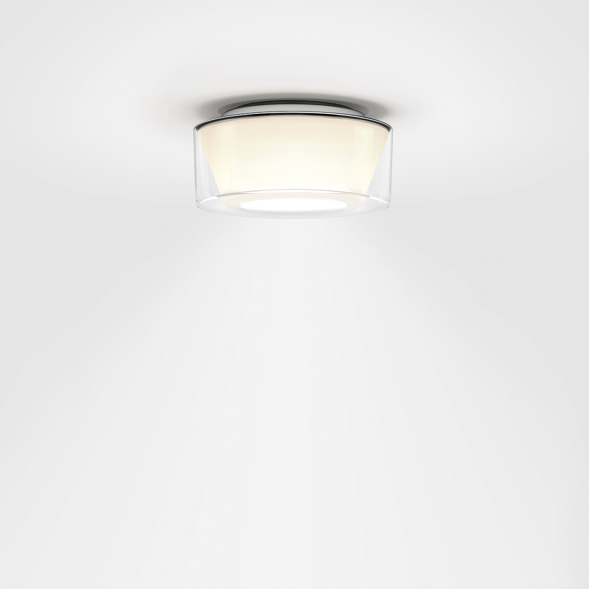 Serien.lighting Curling Ceiling S LED Deckenleuchte, 3000 K, Acryl klar, Reflektor: konisch opal (©serien.lighting)