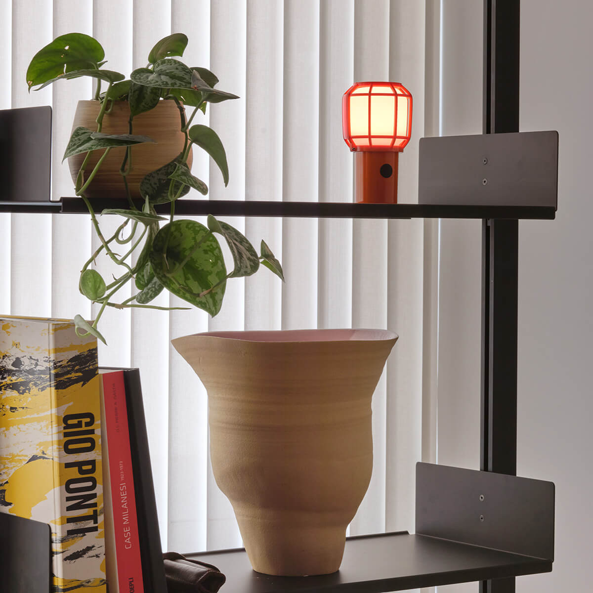 Marset Chispa LED Akkutisch- / Pendelleuchte, orange