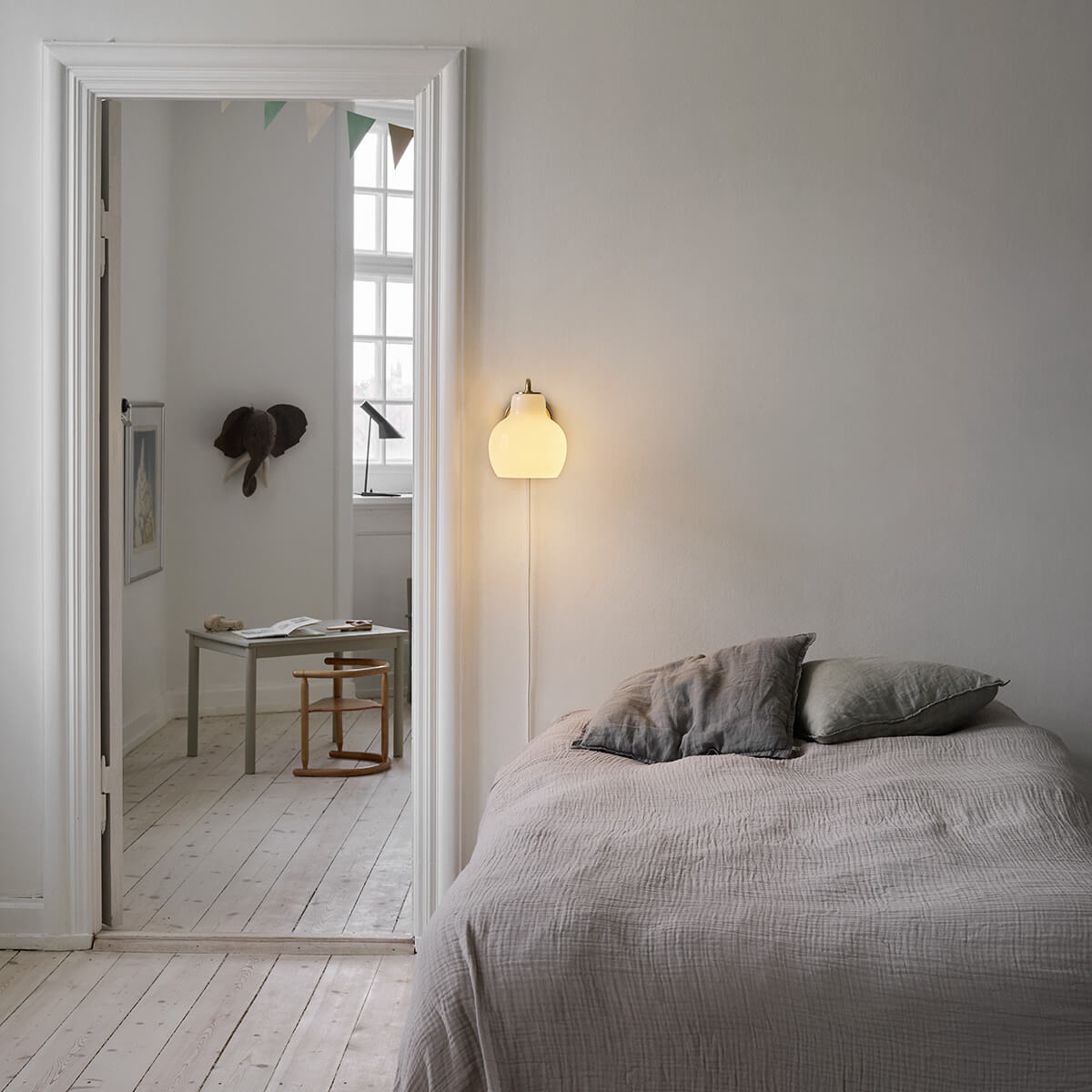 Louis Poulsen VL Ring Crown Wandleuchte, 1-flg., Messing / Opalglas