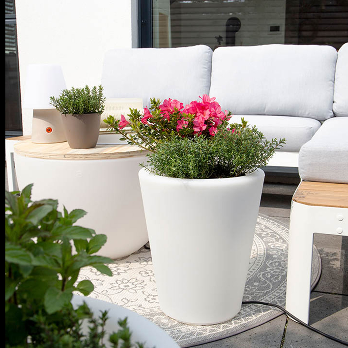 8 seasons design Shining Classic Pot S Pflanztopf / Dekoleuchte, weiß