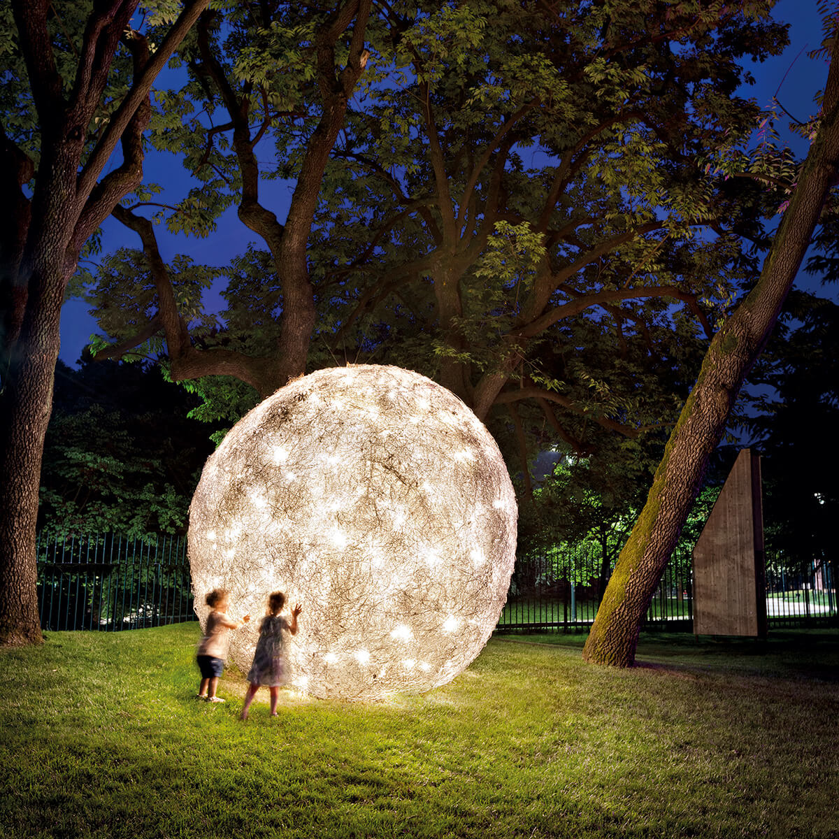 Catellani & Smith Fil de Fer F Outdoor Bodenleuchte, Ø: 100 cm, Aluminium (Foto: Nava-Rapacchietta)