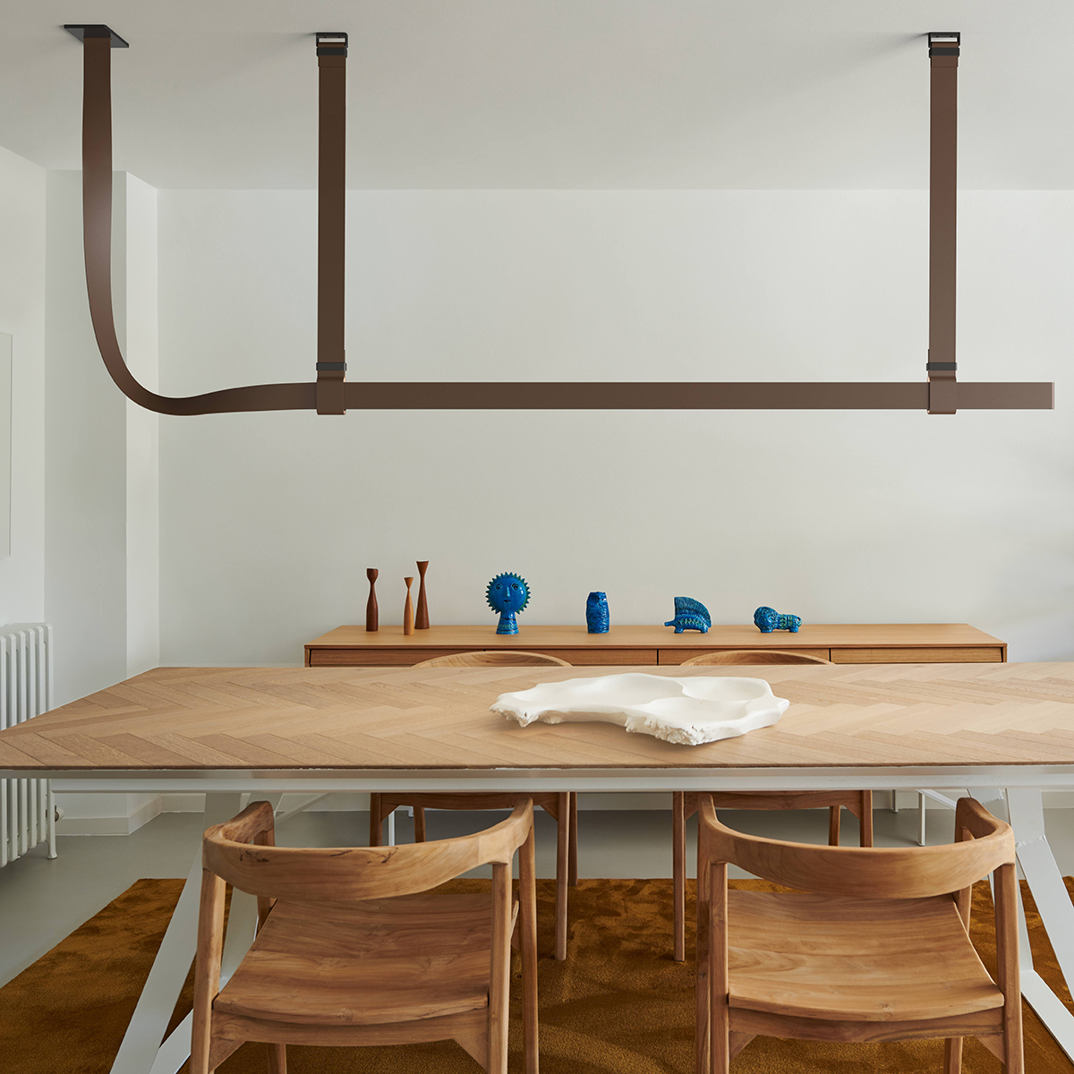 Flos Belt LED Pendelleuchte, Leder naturbelassen (©Eugeni Pons)