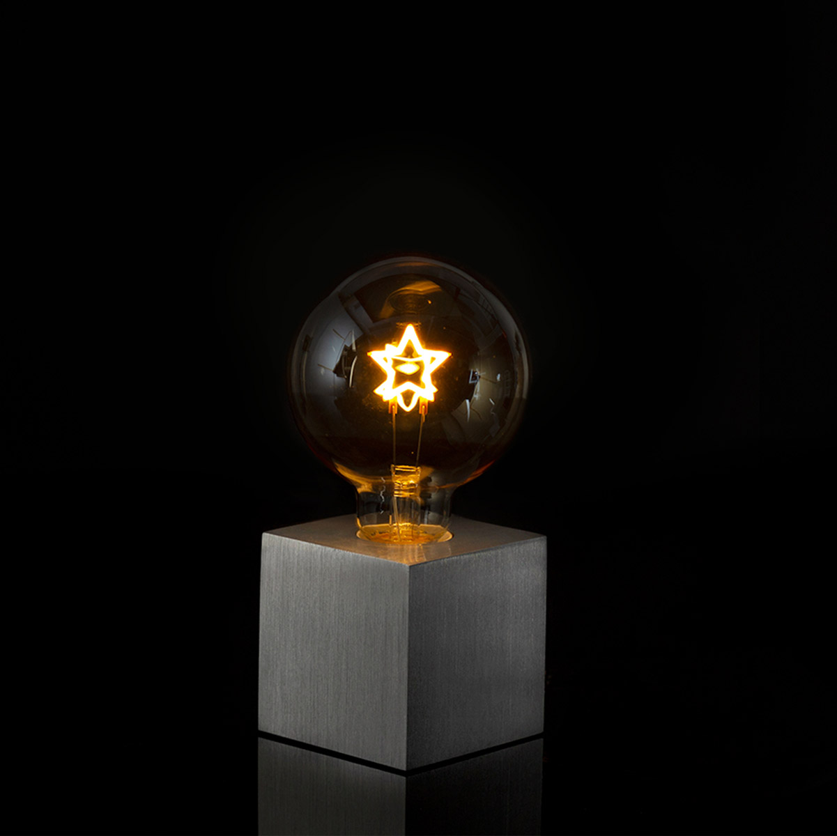 Cubic Tischleuchte Aluminium, mit Weihnachts-Leuchtmittel, 1. Generation