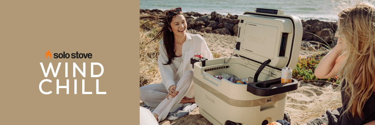 Solo Stove Windchill Kühlbox am Strand als mobile Kühlung für Outdoor, Camping und Garten
