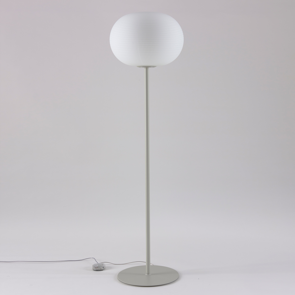 Fontana Arte Bianca Stehleuchte, weiß satiniert (ausgeschaltet)