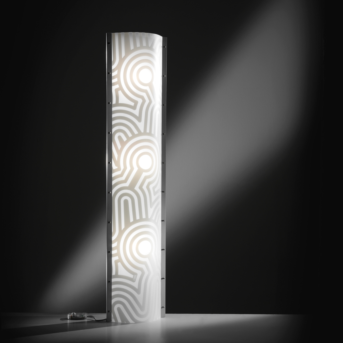 Slamp Venti Tube Floor, hyperwhite effect