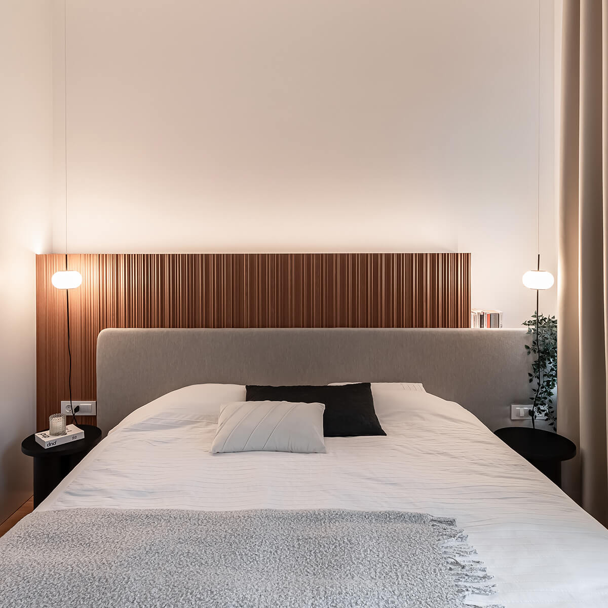 Milan Astros Steh- / Pendelleuchte, schwarz matt