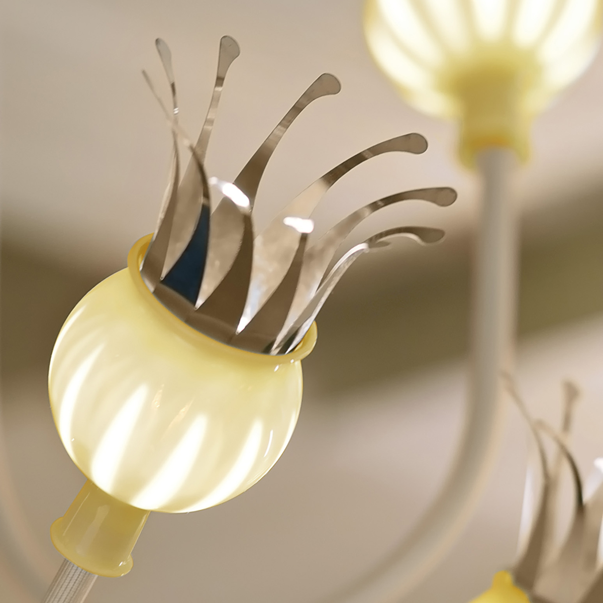 Serien.lighting Poppy Wall / Ceiling 3 Wand- / Deckenleuchte, Schirme: Keramik, Arme: beige