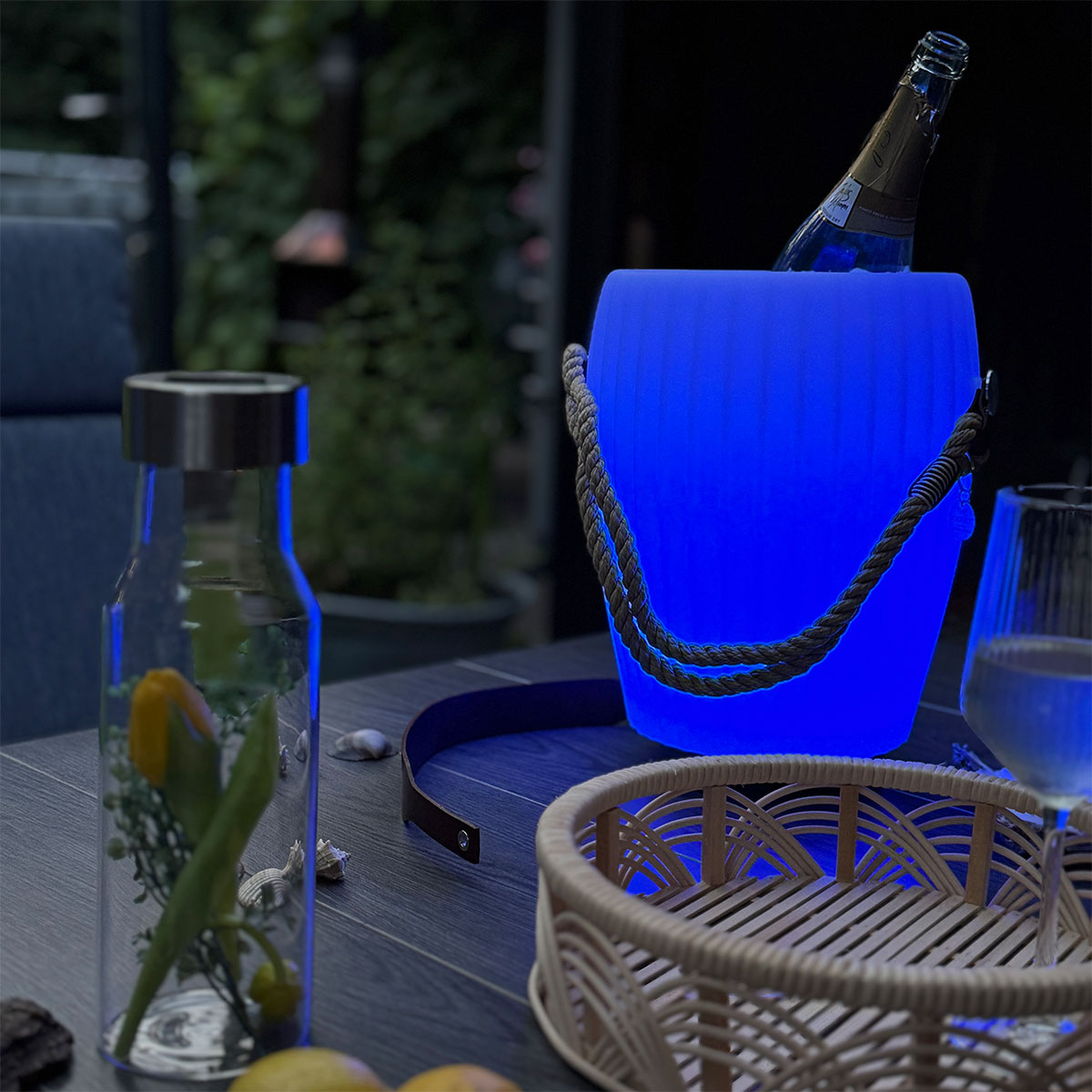 Joouls The Joouly Bowl M LED Akkuleuchte mit optionalem Tauwerkgriff, beige natur (©Leuchtenland.com)