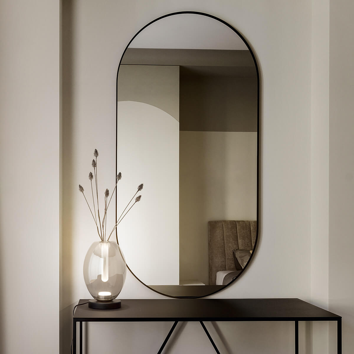Tully LED Tischleuchte & Vase