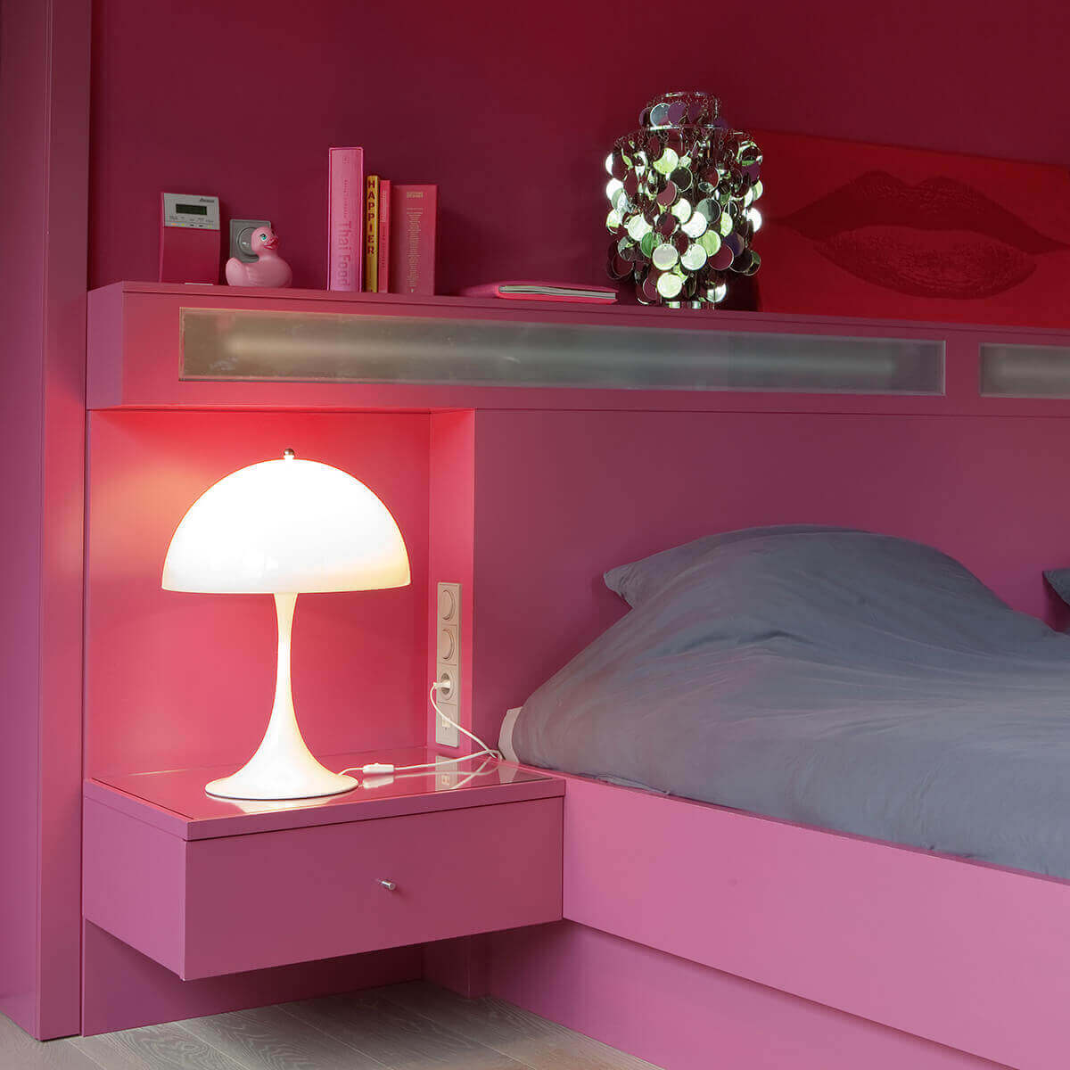 Louis Poulsen Panthella 400 Tischleuchte, Acryl opalweiß – Design by Verner Panton