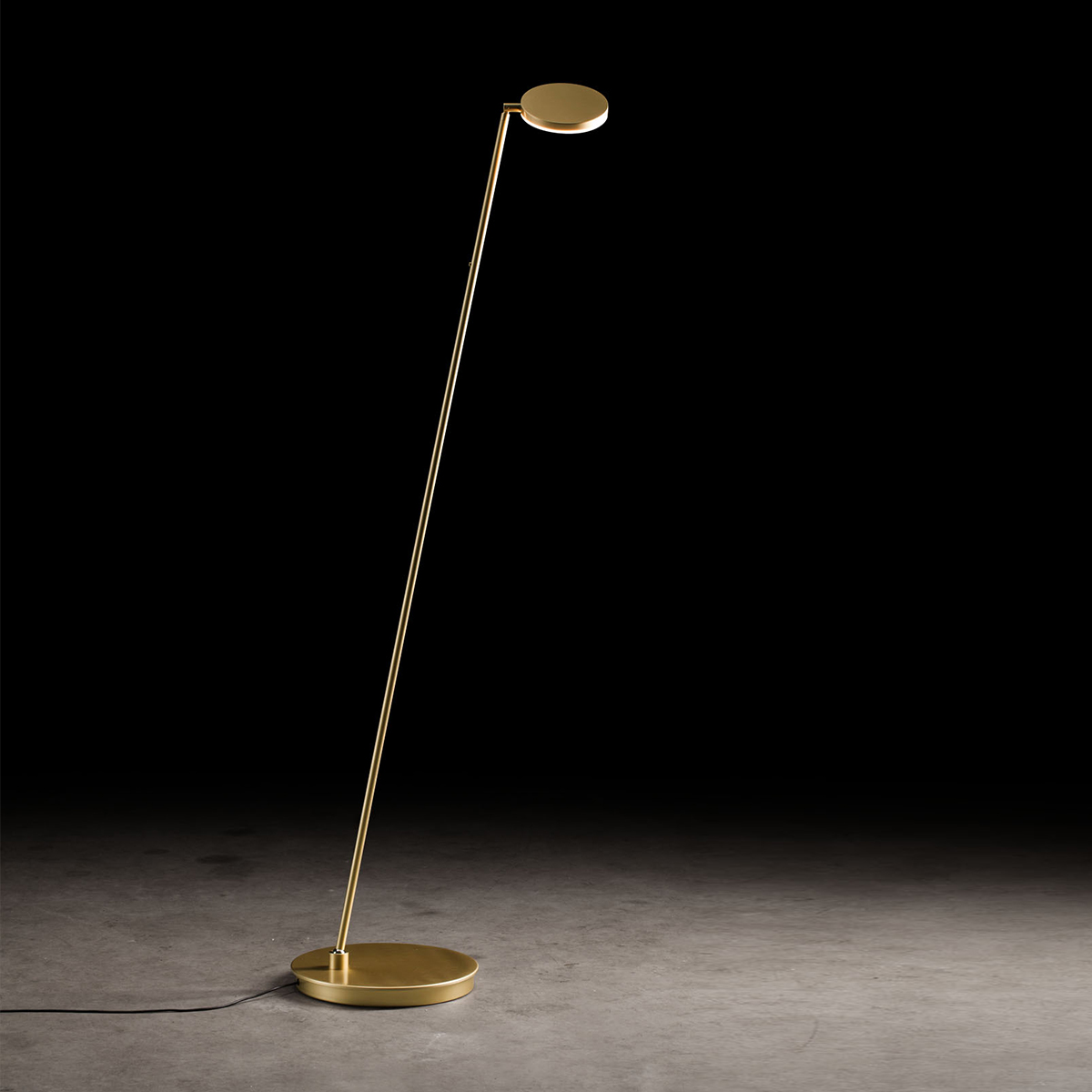 Holtkötter Plano S LED Stehleuchte, Eloxal Messing