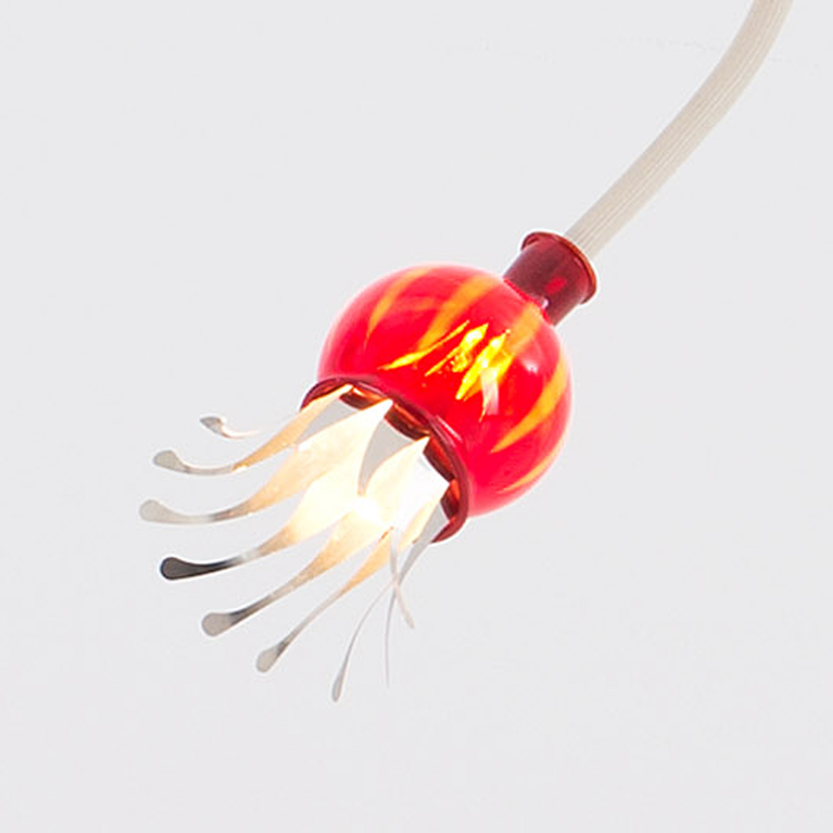 Serien Lighting Poppy, Schirm: rot, Arm: beige (Detailbild)