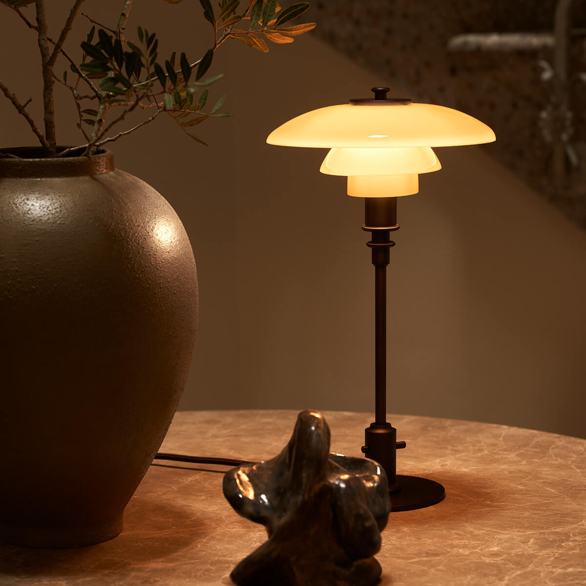 Louis Poulsen PH 2/1 Tischleuchte Limited Edition, Altmessing / Glas dusty terracotta