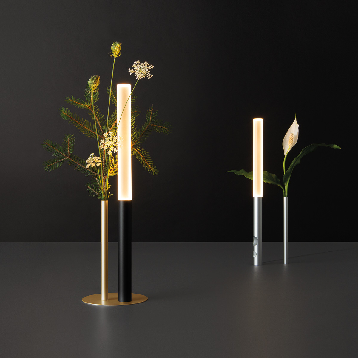 Cini & Nils Ognidove tavolo LED Akkuleuchte & Vase, individuelle Arrangements aus Leuchtenkörper, Vase und Standfuß