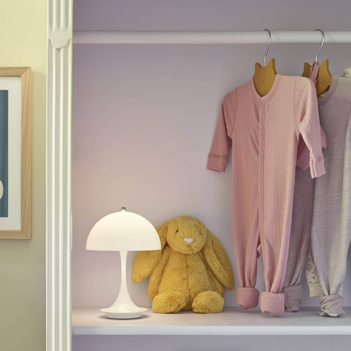 Louis Poulsen Panthella 160 Portable V2 LED Akkuleuchte, Acryl opalweiß – Design by Verner Panton