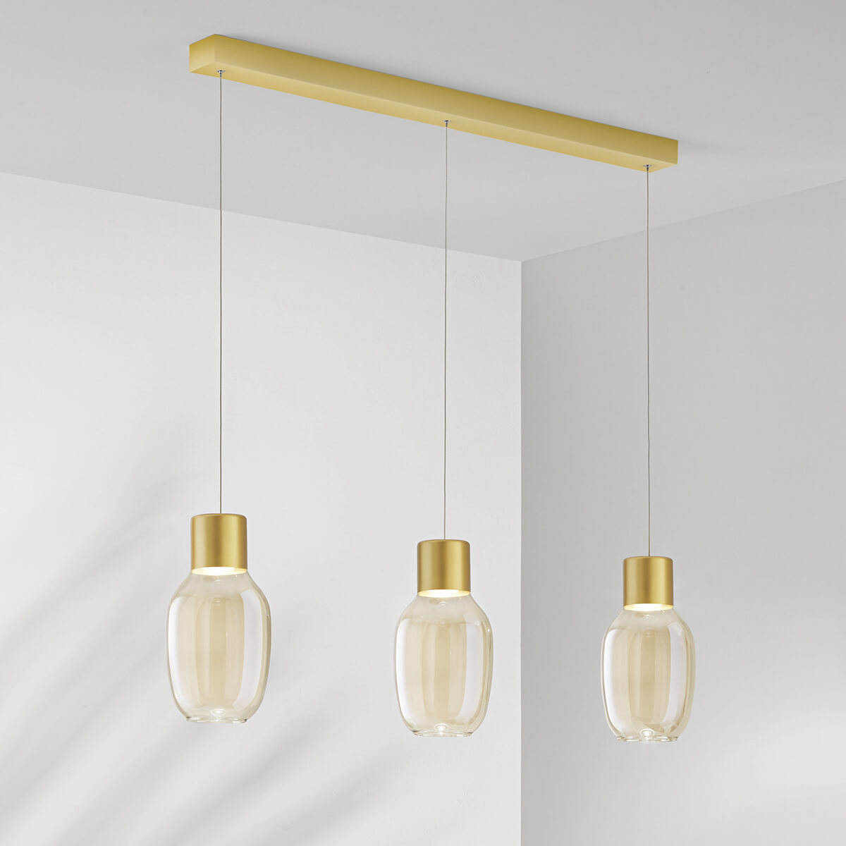 Fabas Luce Lapo LED Pendelleuchte, 3-flg., mit Balken, cognac