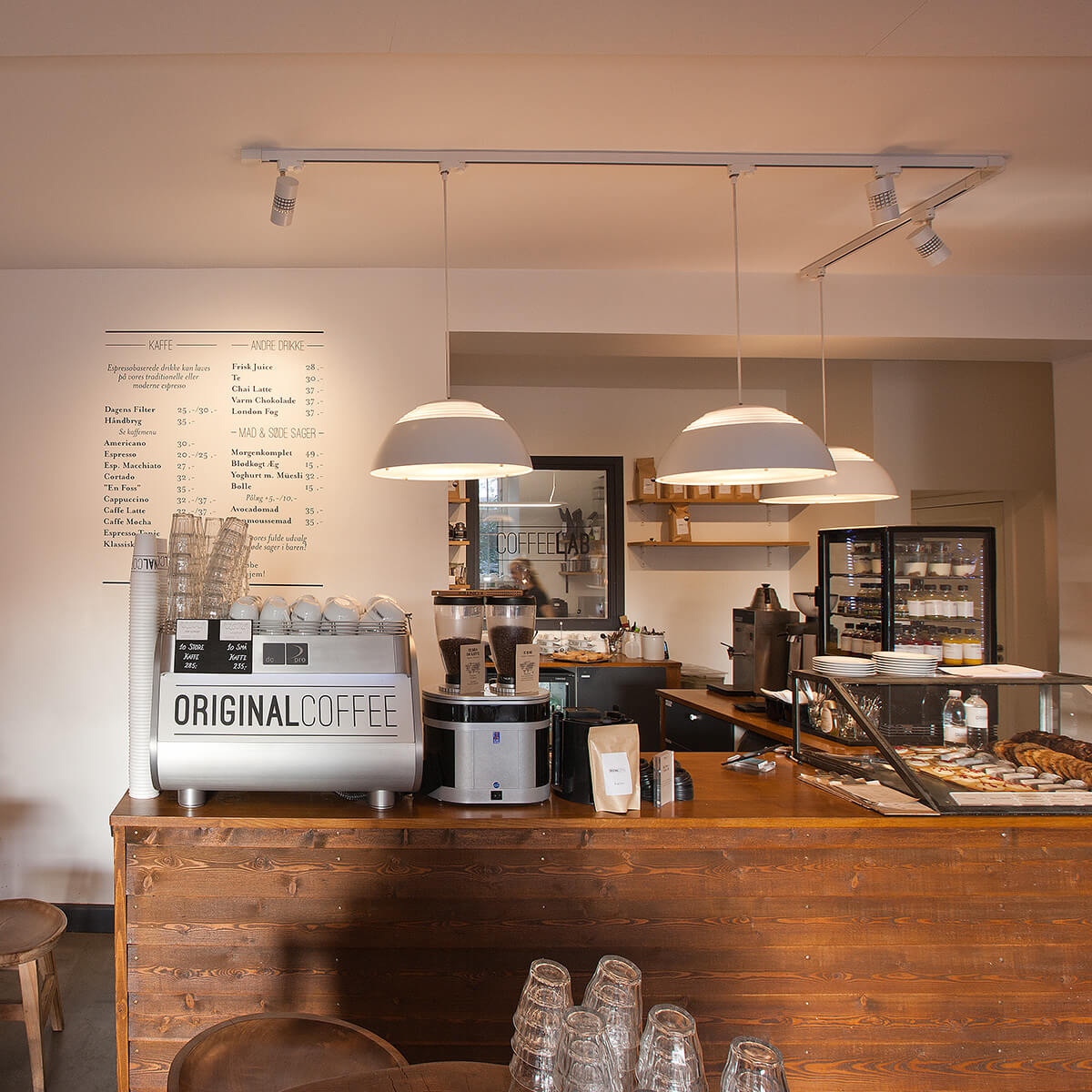 Louis Poulsen AJ Royal LED Pendelleuchte, Ø: 37 cm, weiß