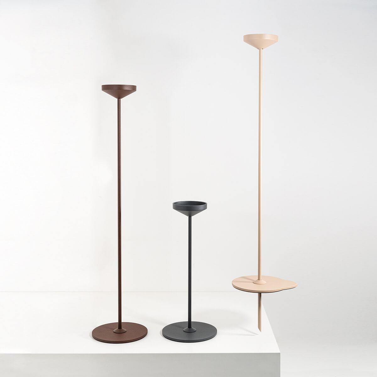 Zafferano AiLati Pina Ständer mit Basis und Erdspieß, Corten, schwarz und sandfarben (verschiedene Montagevarianten)