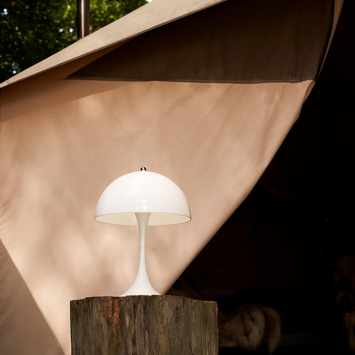 Louis Poulsen Panthella 250 Portable V2 LED Akkuleuchte, Acryl opalweiß – Design by Verner Panton