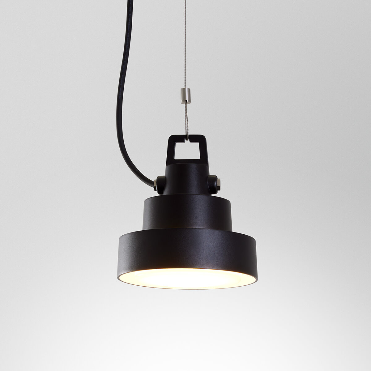 Marset Plaff-on! S16 IP65 LED Pendelleuchte, schwarz