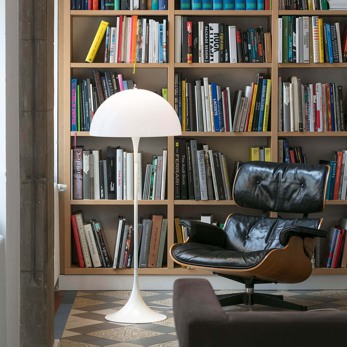 Louis Poulsen Panthella Stehleuchte, Acryl opalweiß – Design by Verner Panton