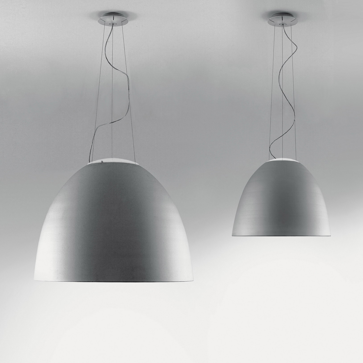 Artemide Nur 1618 Sospensione, aluminiumgrau, und Artemide Nur Sospensione, aluminiumgrau