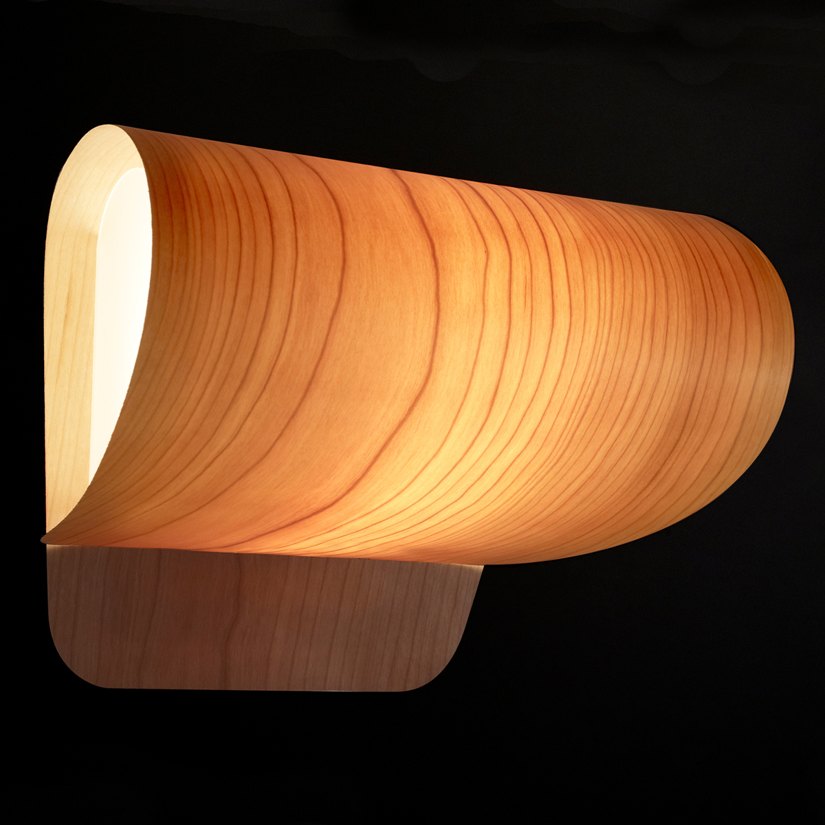 LZF Lamps Pleg LED Wandleuchte, Kirsche